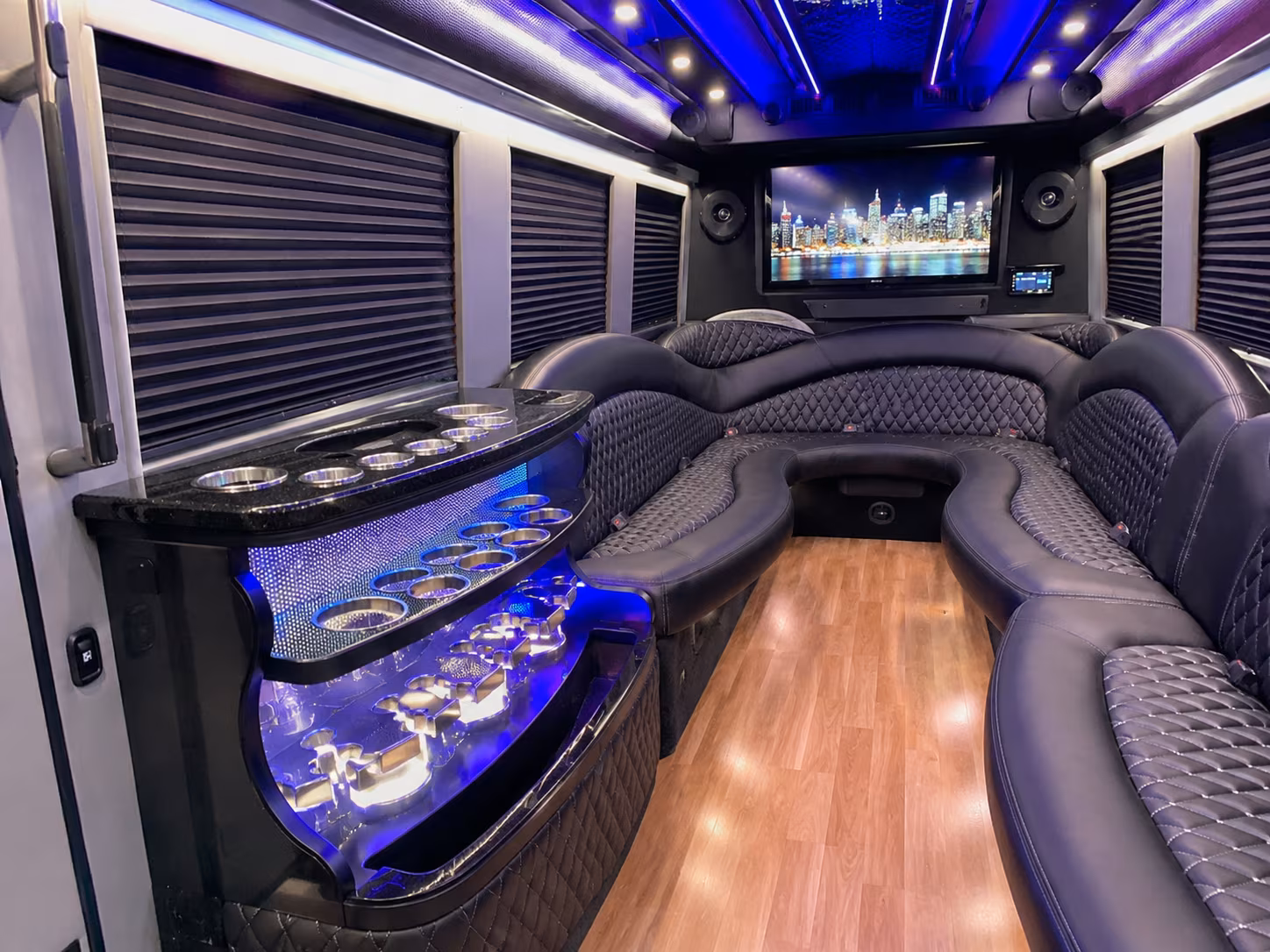 oakland prom party buses with the amenities your group wants